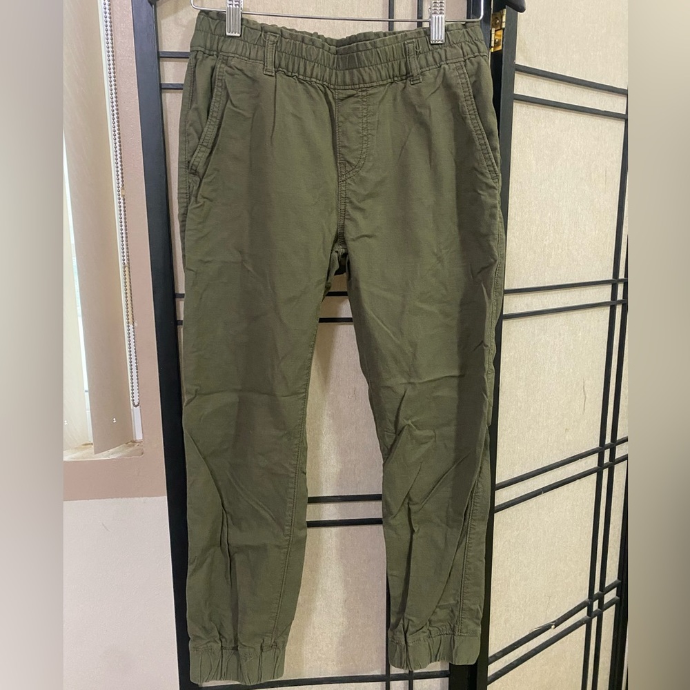 Levi trousers. Cuffed ankle.